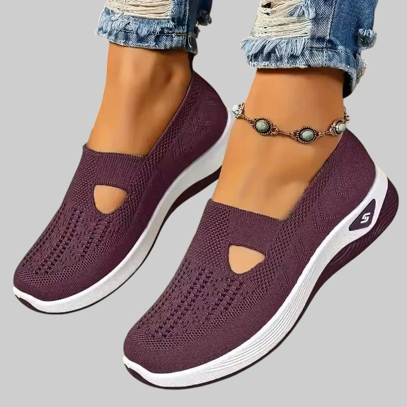 Николина – Удобни маратонки RelaxFit за комфортни разходки