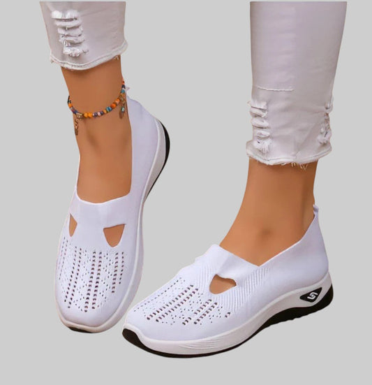 Николина – Удобни маратонки RelaxFit за комфортни разходки