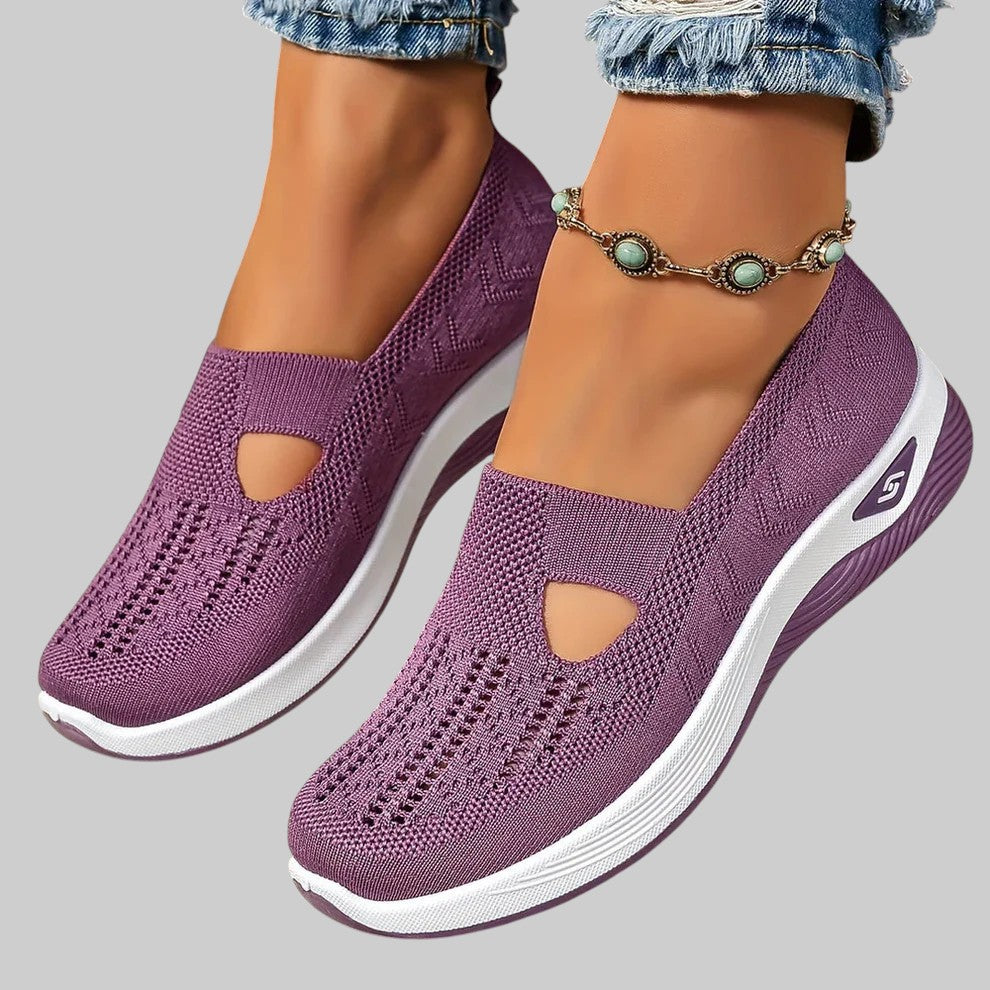 Николина – Удобни маратонки RelaxFit за комфортни разходки