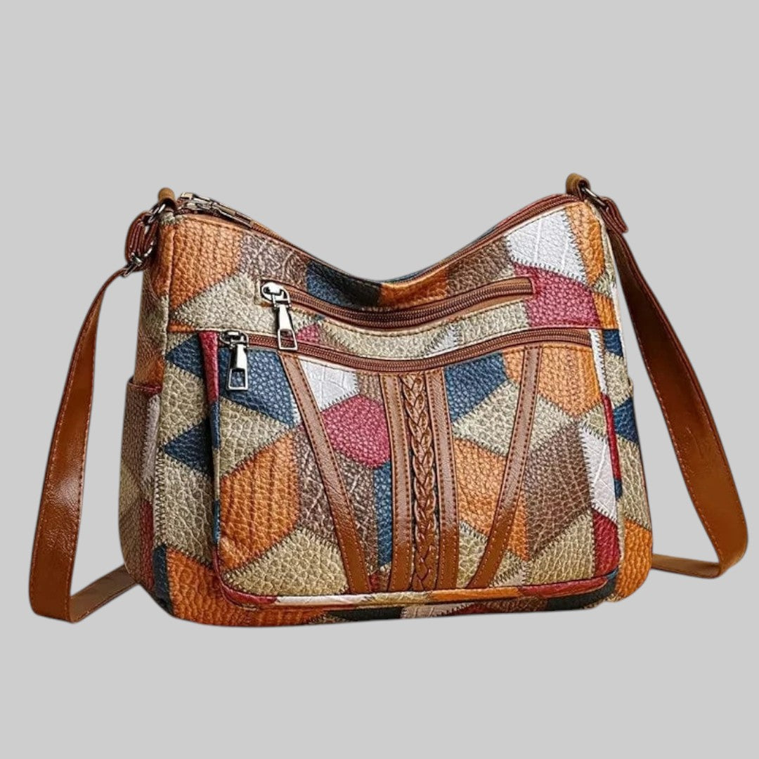 Клара – Стилна кожена чанта с уникален дизайн